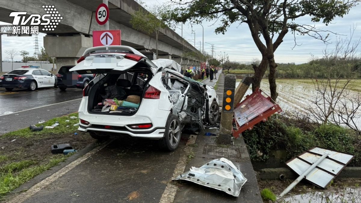 快訊/桃園死亡車禍!小客車遭大貨車「高速撞擊」 2死1命危