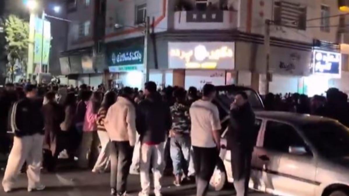 哈米尼身亡伊朗人瘋慶祝!大喊「他下地獄了」 街頭起舞畫面曝