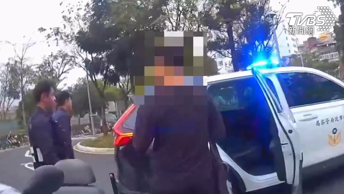 正義魔人?男不滿四寶媽「打手心」管小孩 捷運車廂內掄拳毆打