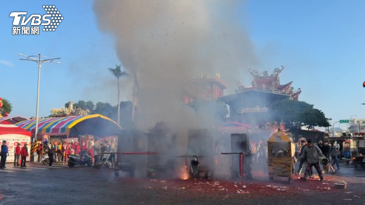 2026鹽水蜂炮啟炮!40尺巨型花燈炮城明開炸 震撼內部照曝光