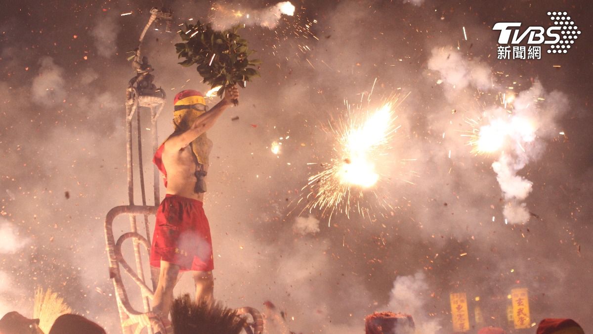 台東急診「節慶限定」貼公告 邯鄲男炸全身三成燒燙傷