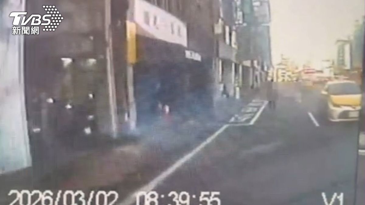 桃園火車站旁傳巨響!女子疑高處墜落 倒臥血泊命危