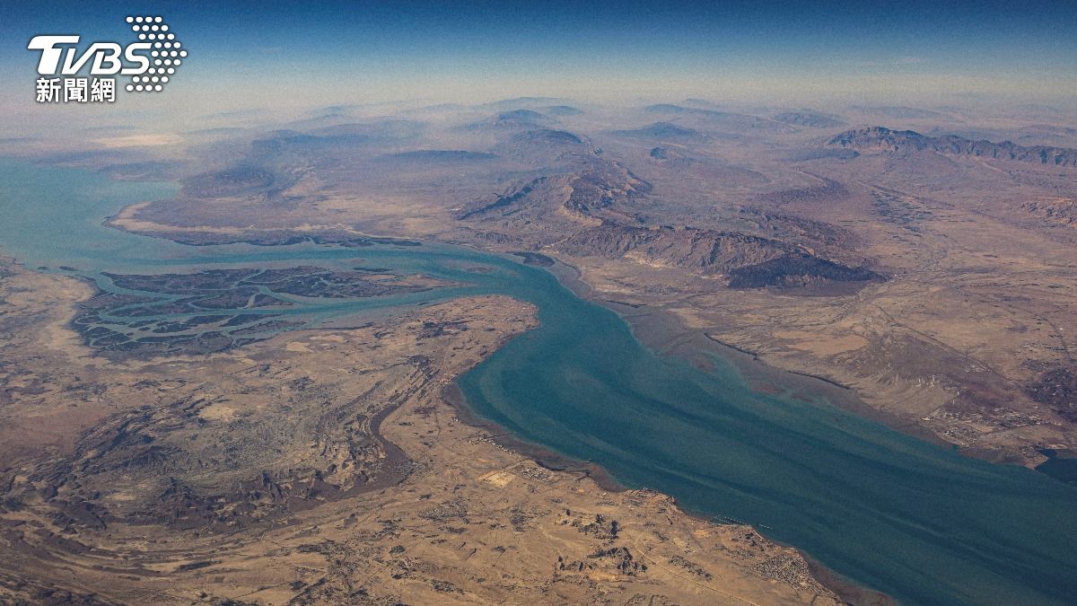 宣布關閉荷莫茲海峽 伊朗放狠話:有船敢通過就開火