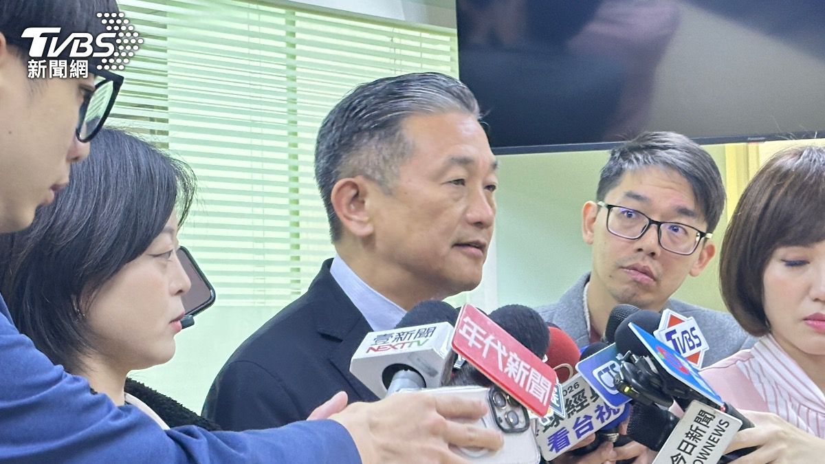 快訊/再爆婚外情!王定宇現身喊:沒婚內出軌、跟劉怡萱只是朋友