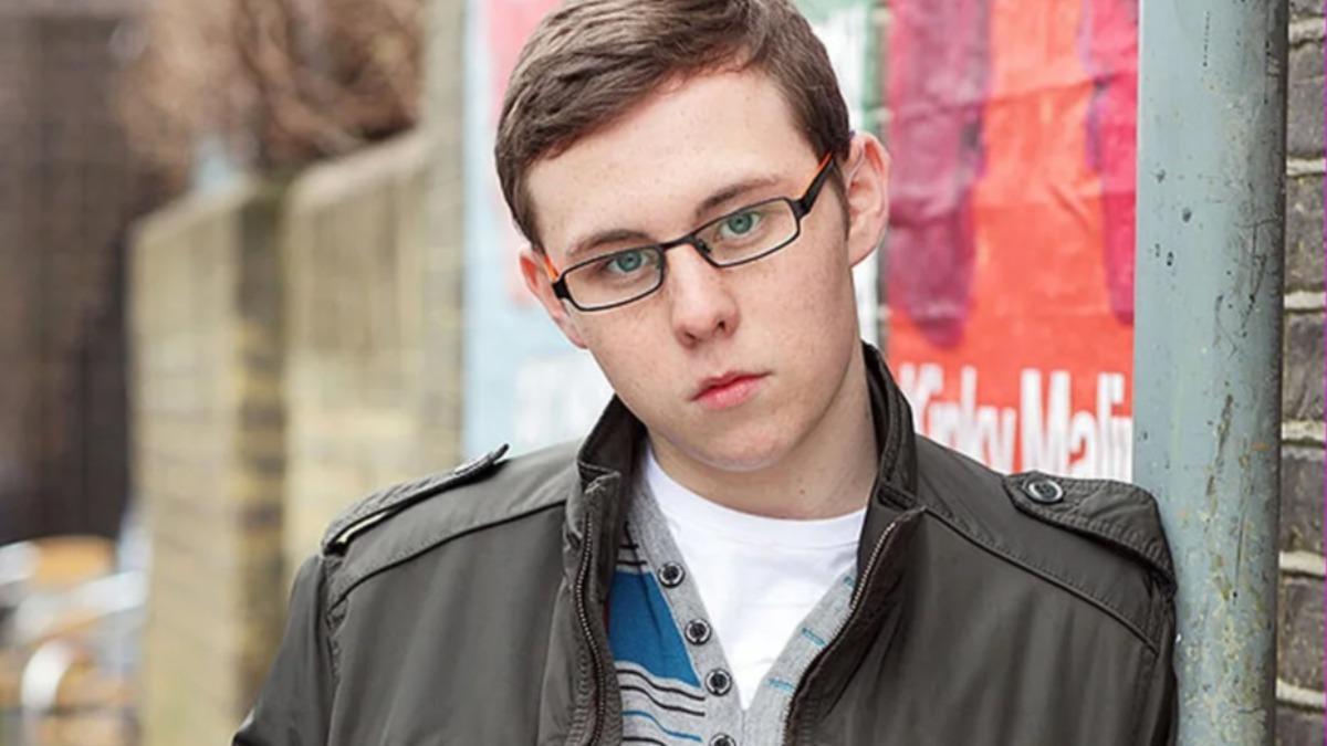 英國男星淪賣原味內衣、襪子賺錢 承諾加價有「特別服務」遭轟:噁心