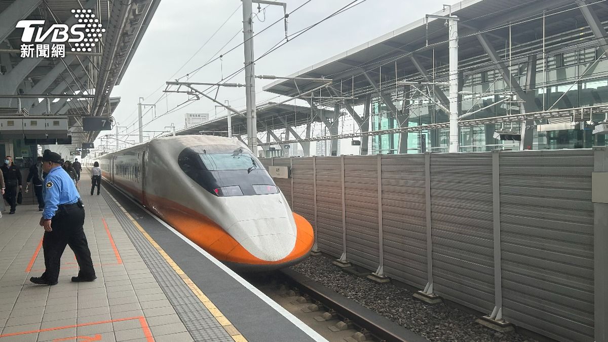 快訊/台中高鐵站意外!25歲男趕車猛撞車門 視力模糊破頭
