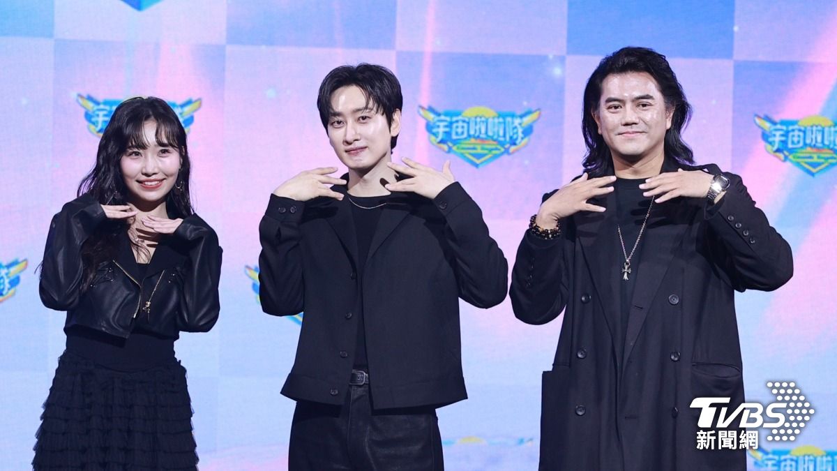 銀赫首集被震撼！主持《宇宙啦啦隊》拚拿金鐘獎　SJ成員驚喜合體
