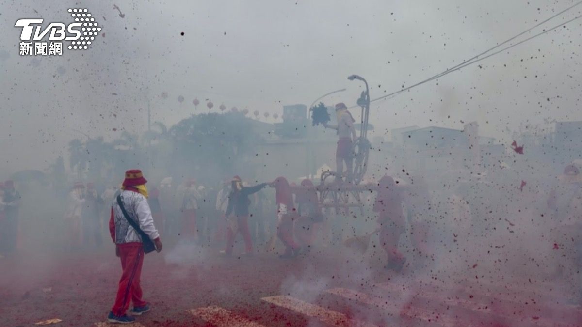 台東元宵開炸！　空汙噪音挨轟　醫氣炸：醫院前還放炮