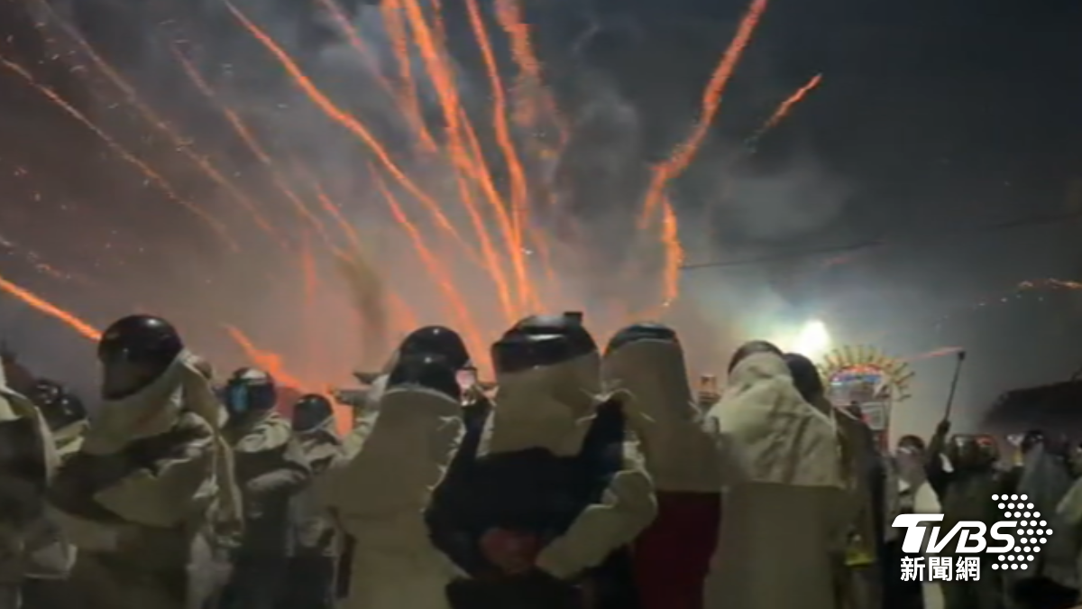 地牛翻身！鹽水蜂炮狂炸突晃　民眾：以為威力太強