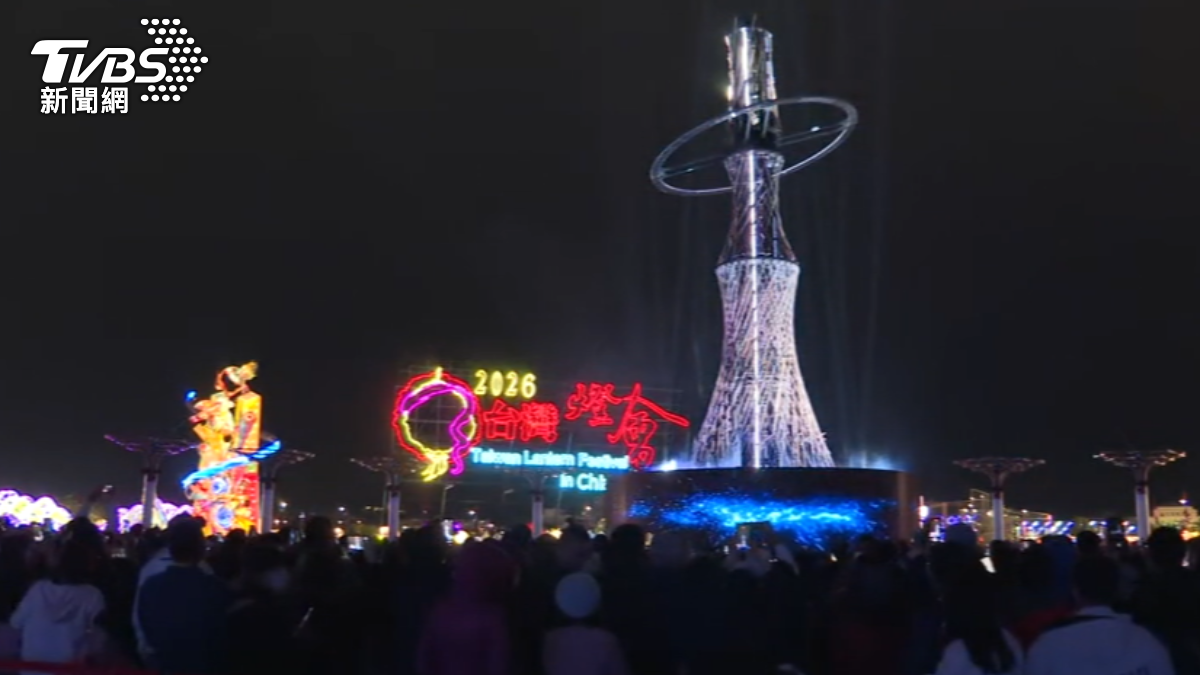 台灣燈會正式點亮!結合嘉義特色 21公尺高神木主燈