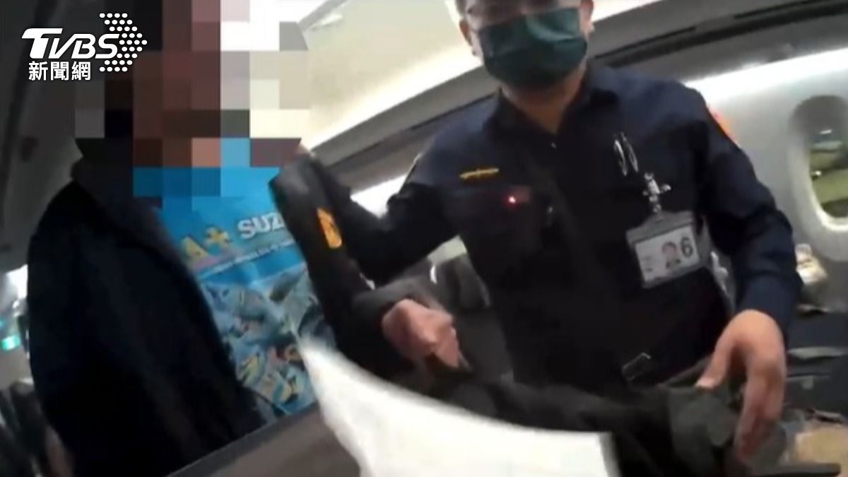 英籍旅客機上吸煙還騷擾!多名空服員受害 航警登機逮人