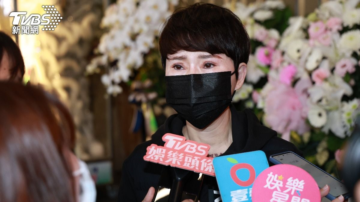 詹雅雯憾別恩師《超夜》詹老師! 爆哭憶昔日暖舉:卡勇敢不要罵罵號