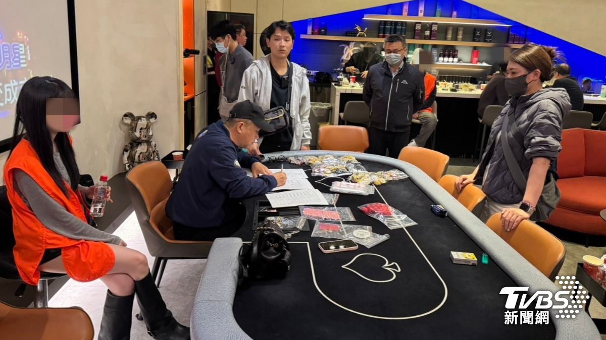 長腿美女荷官遭逮!德州撲克賭場藏民宅 警查扣百萬現金籌碼