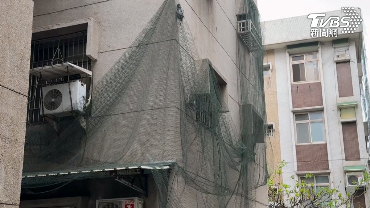 獨/高雄社區鴿滿為患! 晾衣慘遭「空襲」 驅鴿神器惹鄰居翻臉