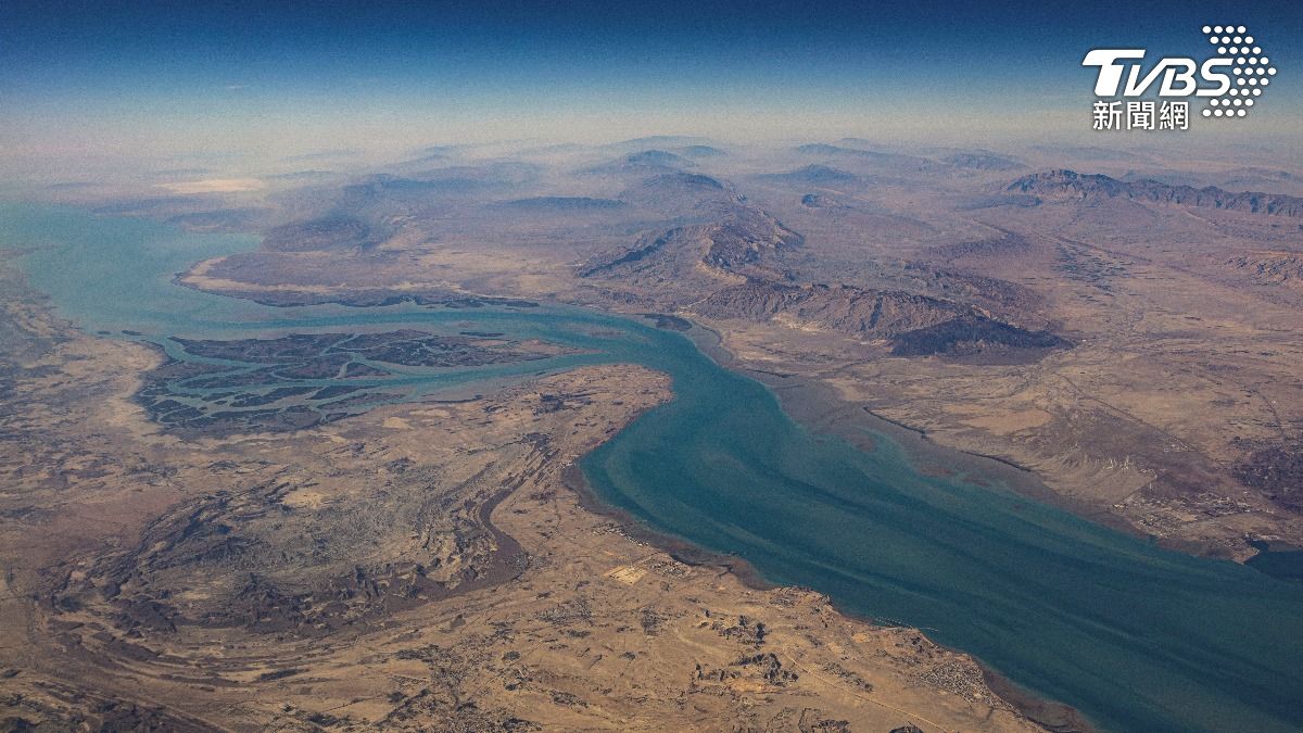 美以空襲伊朗衝擊中東 荷莫茲海峽油輪通行量驟減90%