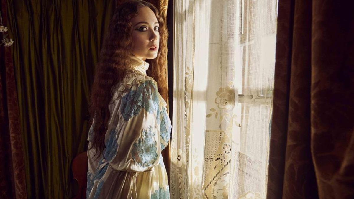 怪奇比莉也淪陷!冰島女伶 Laufey 狂掃42億串流 5月重磅空降台灣