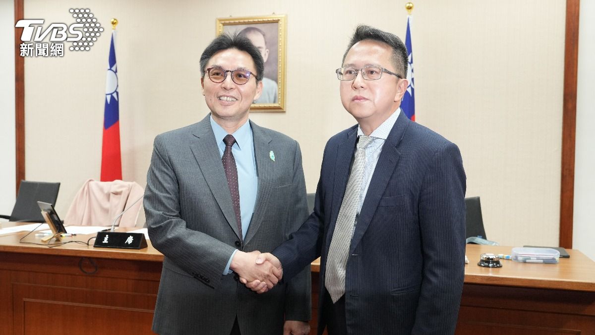 民眾黨立委洪毓祥、民進黨立委邱志偉擔任本會期經濟委員會召委。（圖／華子琛攝）