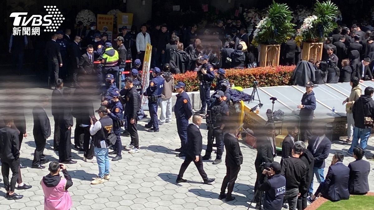 電影《角頭》監製父告別式 警出動60人逮2通緝犯