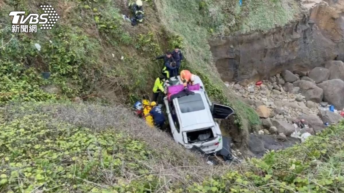 瑞芳台2線轎車墜落 35歲男疑想不開「墜30米山谷」