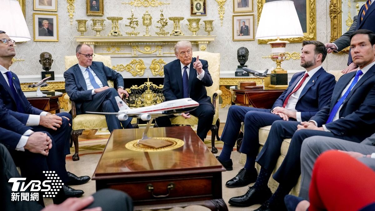 川普送鞋測忠誠?盧比歐「穿大鞋」 白宮官員:沒人敢不穿