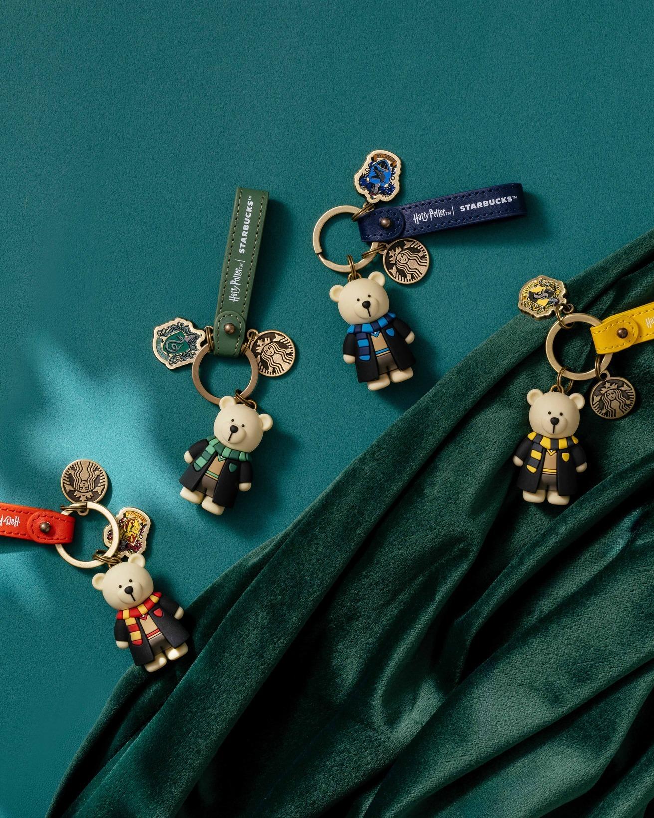 哈利波特學院小熊鑰匙圈。（圖／翻攝自星巴克咖啡同好會(Starbucks Coffee)﻿ fb）