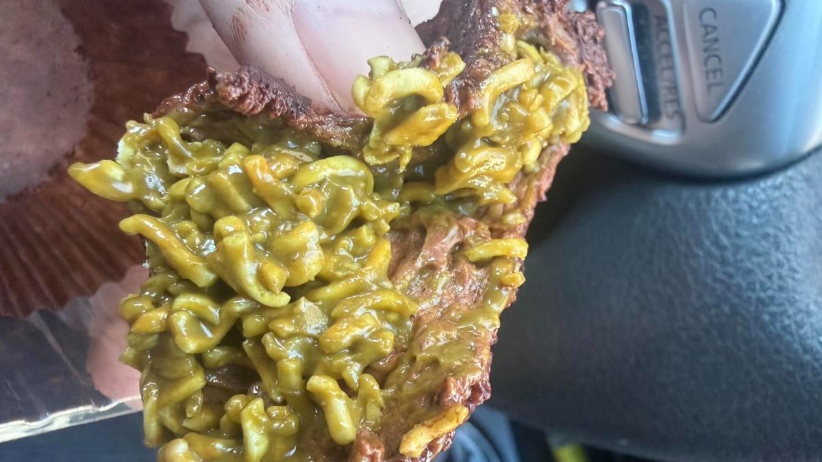 杜拜巧克力內餡變科學麵!裹綠醬畫面曝 業者急下架退費