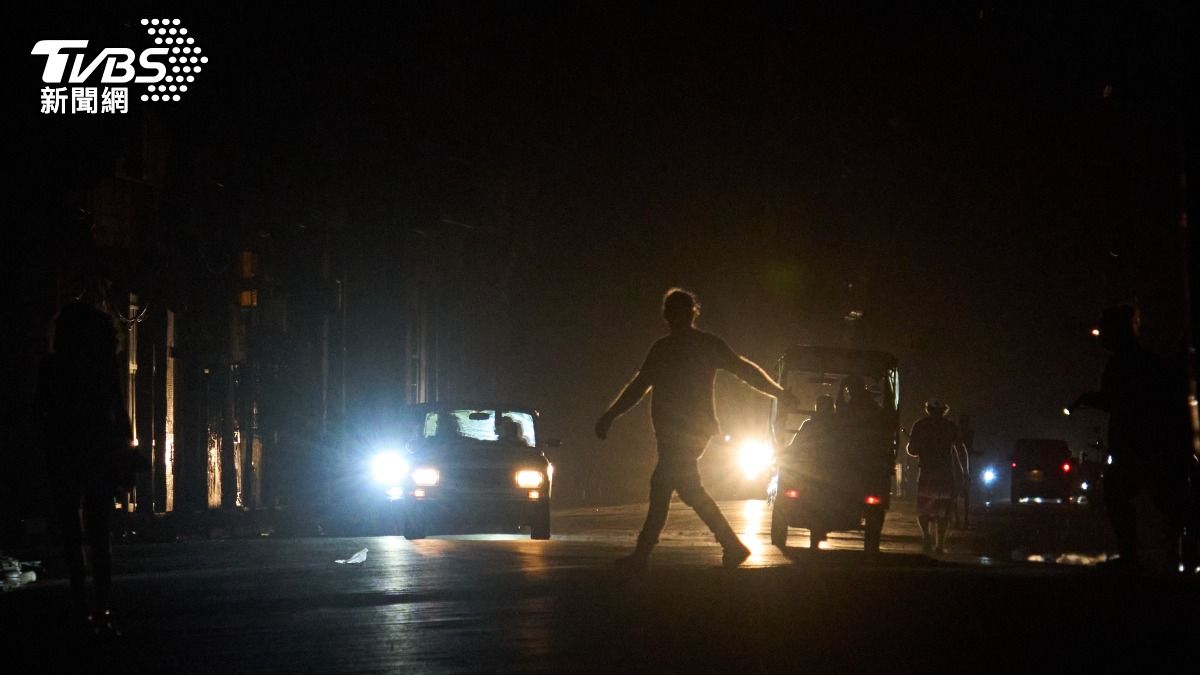 影音/沒油3個月了!古巴沒水沒電活不下去 民眾罕見上街抗議