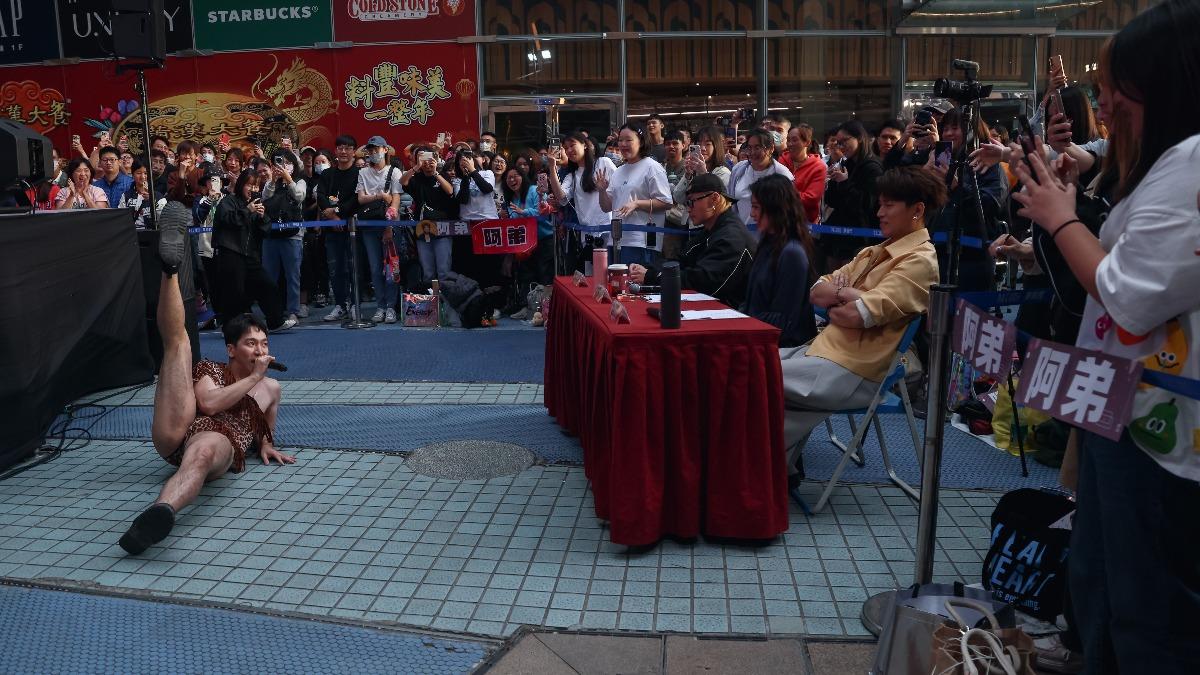 他高衩豹紋泳裝勇奪10萬!人夫男星不敢直視 超辣畫面曝光