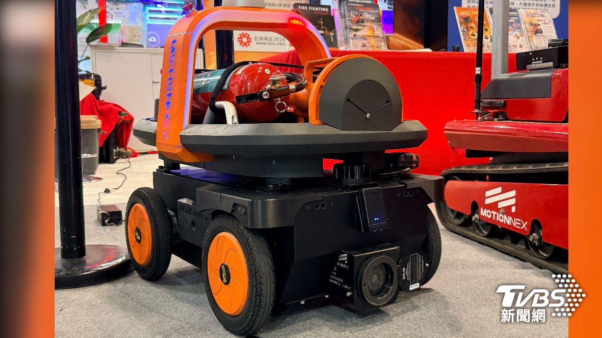 軍用商規未來選項? 國內自製無人地面載具 安防機器人首亮相
