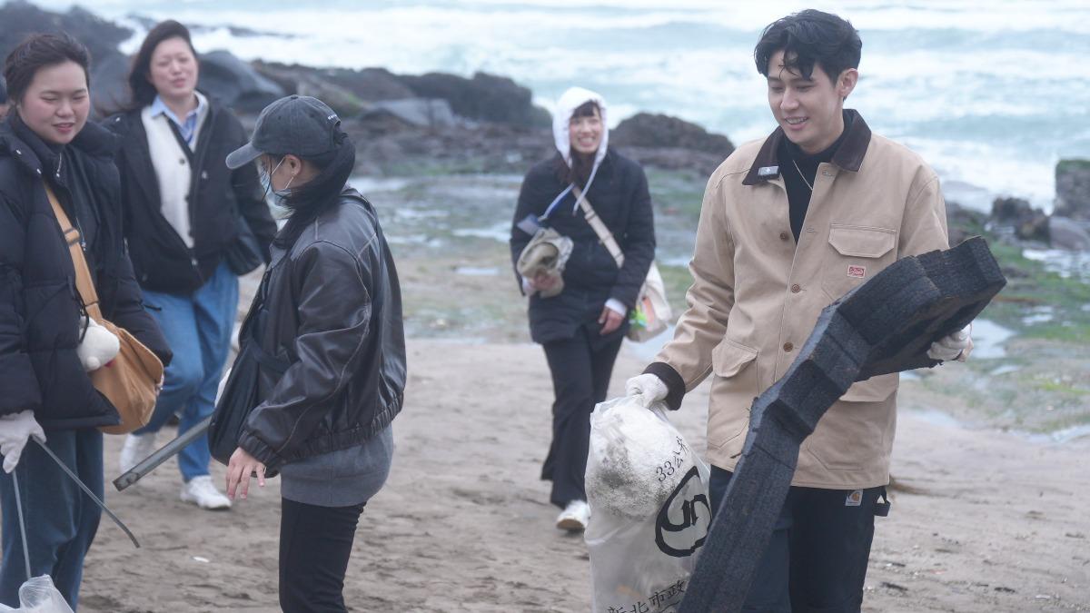 甜娶許允樂超旺夫!李玉璽工作接不停 慶生率粉絲淨灘喊話辦到老