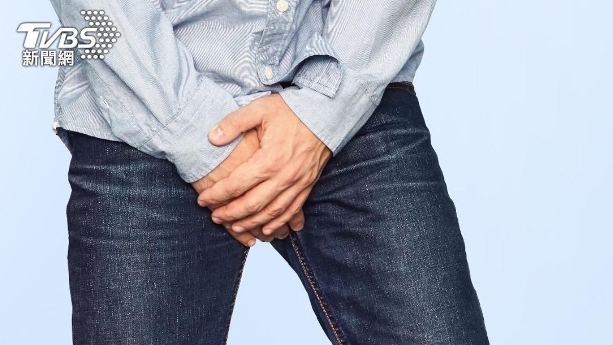 65歲男下體腫大超詭異!醫一看:腸子從破洞擠出來