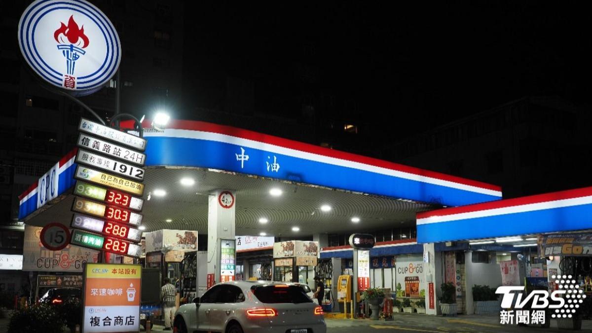 快訊/快去加油!原要調漲15元中油吸收 下週汽油漲1.8元