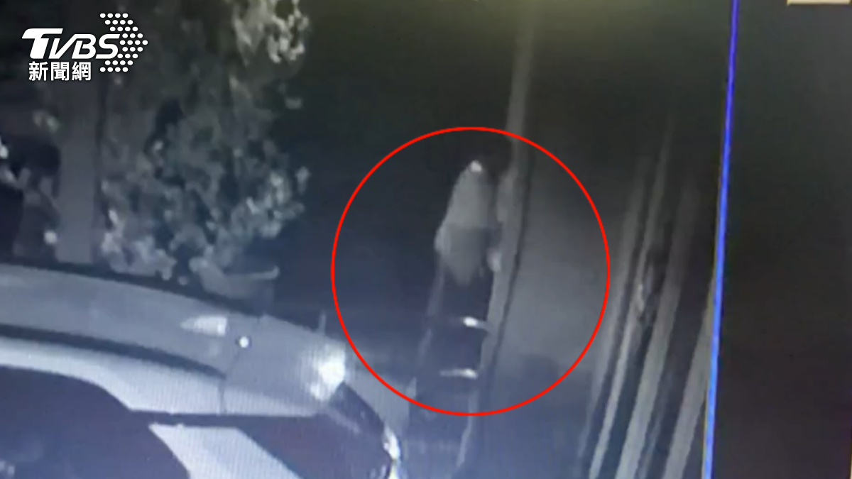 影音/莊瑞雄東港服務處遭破門! 男子亂翻玩打火機又開瓦斯