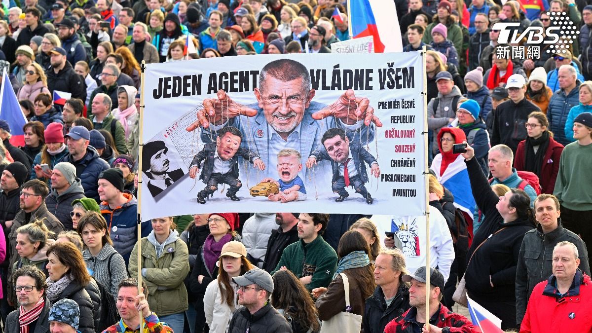 捷克爆7年最大抗議!逾20萬人集結布拉格 憂民主倒退情勢