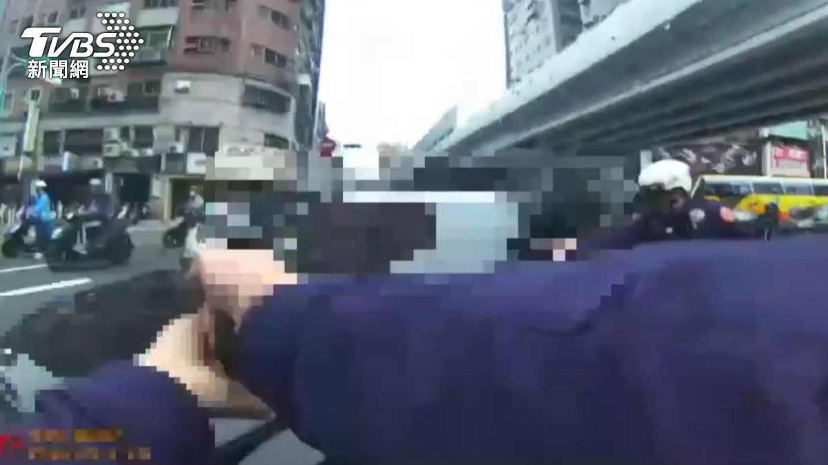 三重圓環爆槍響!男攔檢「掉出喪屍煙彈」急逃 警朝賓士轟2槍