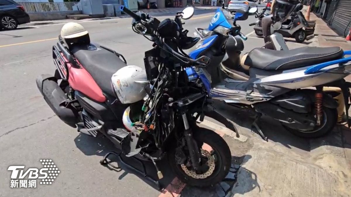 快訊/三重「4貼」車禍!機車碰撞貨車、汽車 1人意識不清