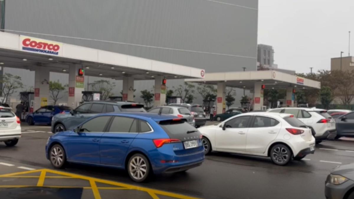 影音/國際油價狂飆中油撐不住!汽油漲1.8元 加油站擠爆了