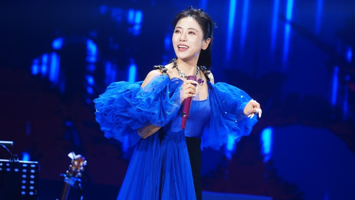 丁噹當場拱男神脫衣嗨翻全場!下秒獻唱罹癌歌迷 感人心聲曝光