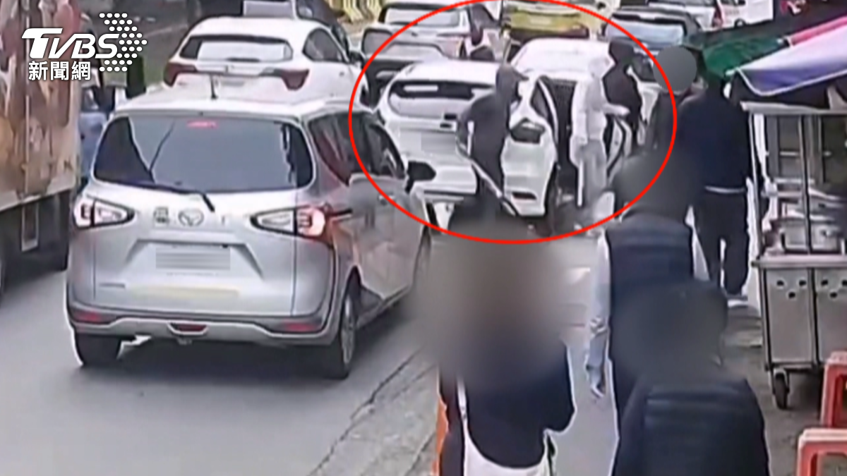 禮儀會館被砸! 波及往生者牌位 十多人搭車持球棒犯案