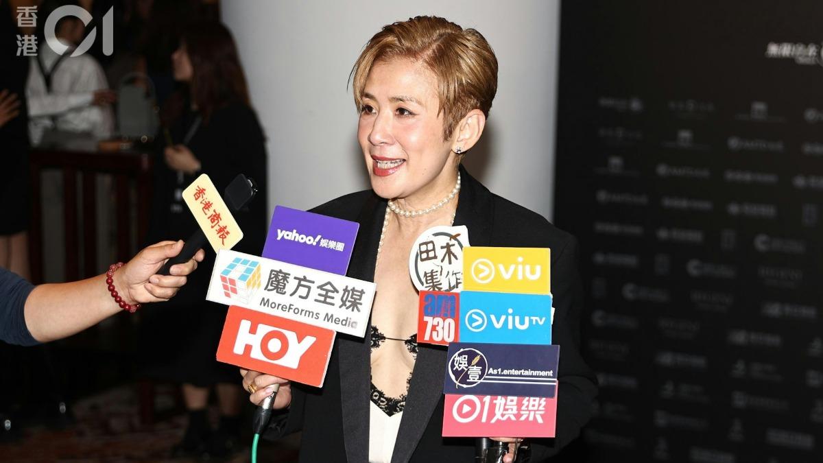 吳君如火辣深V現身香港導演會晚宴!笑曝打牌疑遇「天仙局」