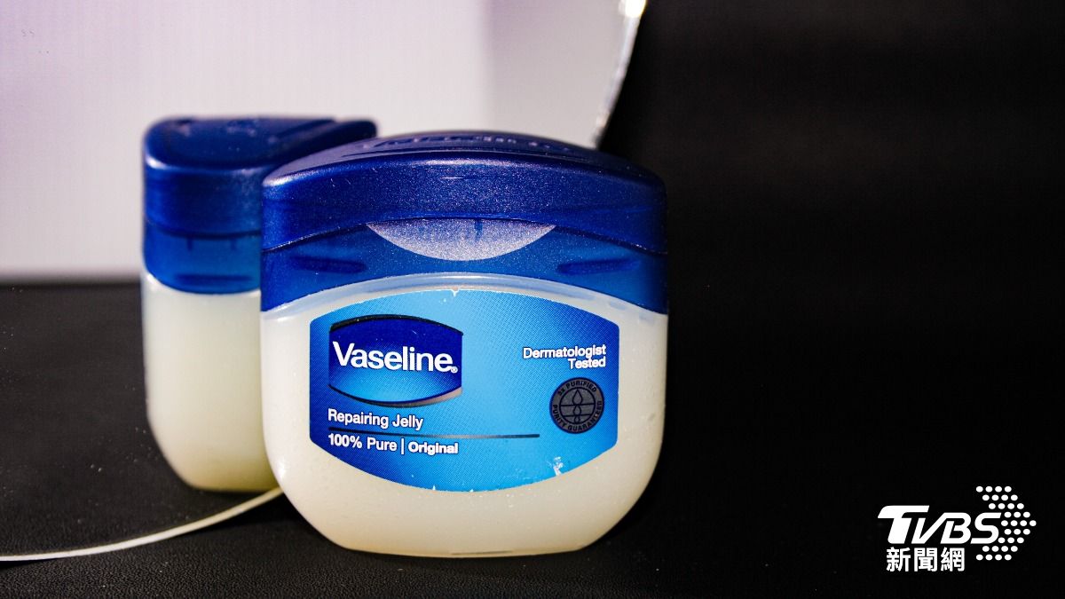 過期凡士林先別丟!「5大妙用」盤點 還能打造立體感鎖骨