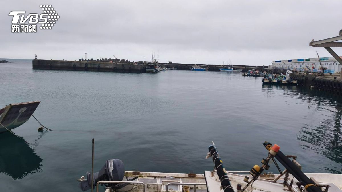 快訊/三芝後厝漁港男子開車衝下海 「整輛車消失」救援中