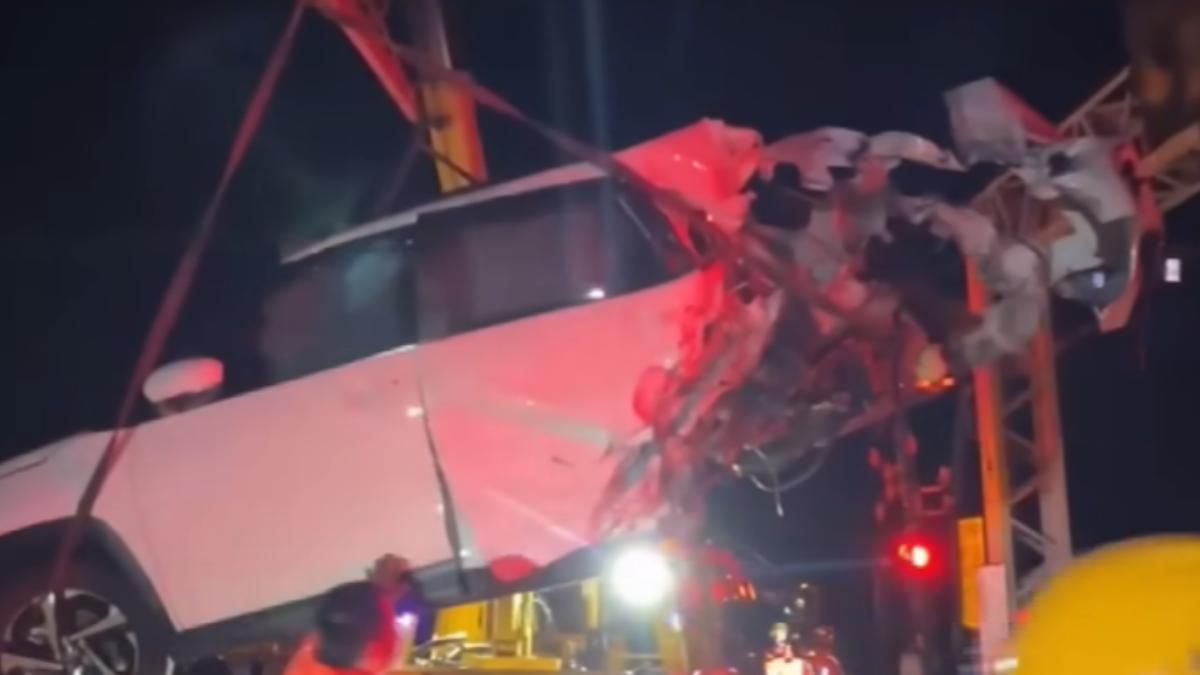 苗栗副站長翹班「硬闖平交道」遭撞!台鐵記2大過、火速免職