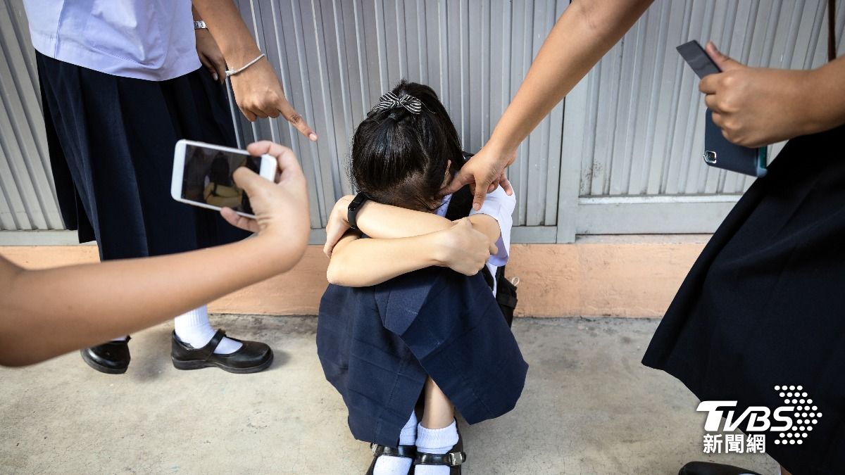 新北傳校園霸凌!國中女遭學姐「逼下跪、鋁棍毆頭」 教育局發聲了
