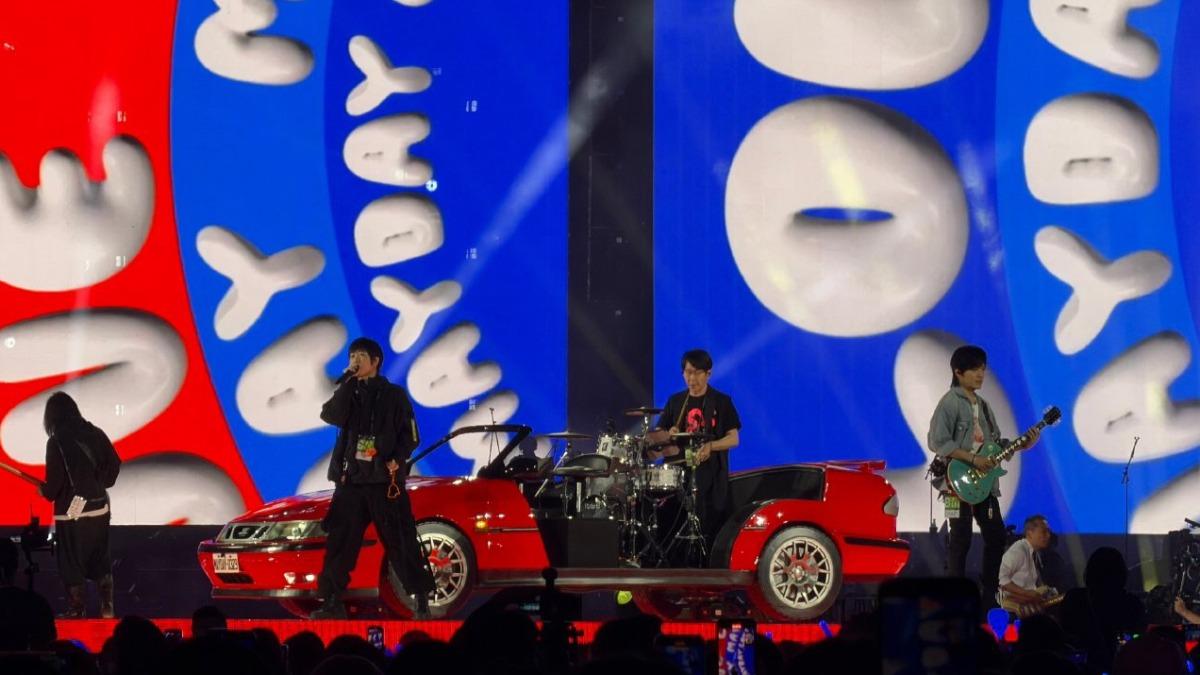 五月天巡演香港站開跑!啟德化身大型KTV 3度安可嗨翻