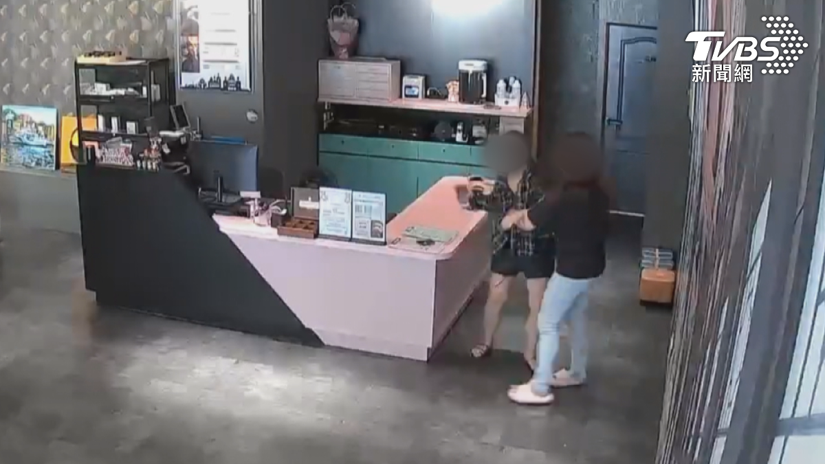 前員工住SPA會館樓上!疑趕人整夜放佛經 業者駁:忘記關