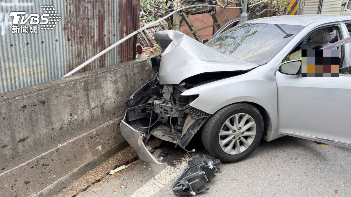 台中死亡車禍!73歲婦進香搭車自撞護欄「頭部猛擊座椅」不治