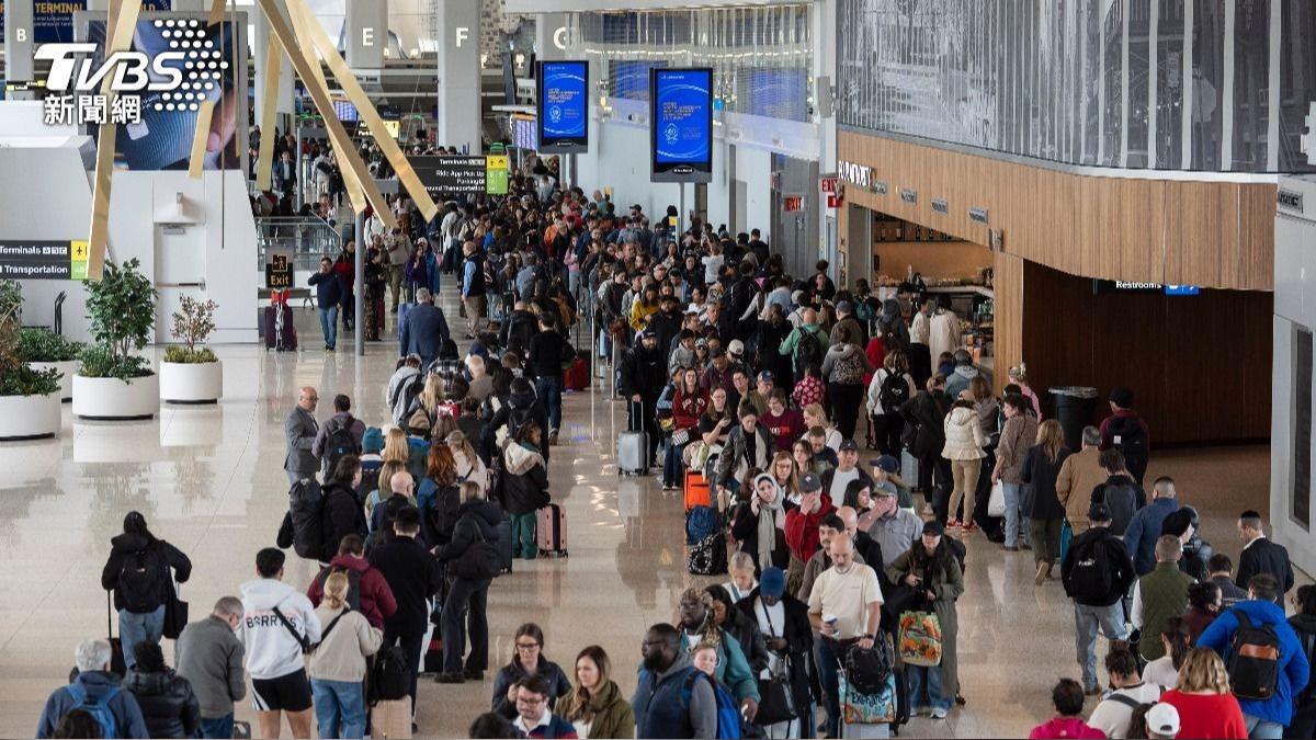 班機延誤、取消別傻站櫃檯排隊!網曝一招解決 快速完成改票