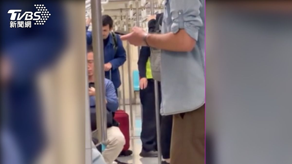 影音/北捷車廂再爆口角!板南線聊天太大聲 男怒通報保全、警到場