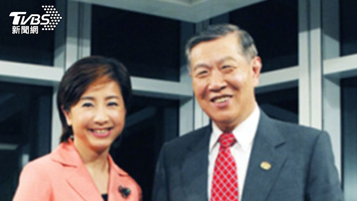 李昌钰2007年来台受访与主持人庄开文合影。 (图/TVBS数据画面)